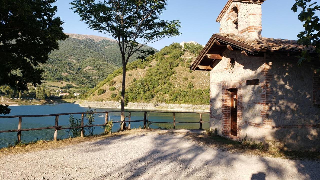 45 négyzetméteres, 2 hálószobás Apartman 1 fürdőszobával Castel Di Tora területén Kültér fotó